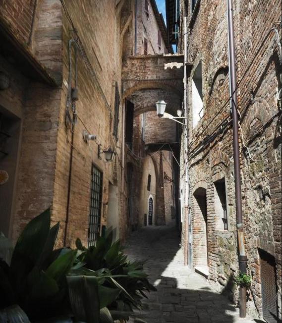 Azzi B&B Comfortably, In The Quietness Of The Perugia Historical Centre Экстерьер фото